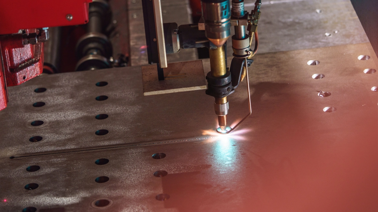 Nahaufnahme eines Schweißgerätes bei Donges SteelTec GmbH in Darmstadt