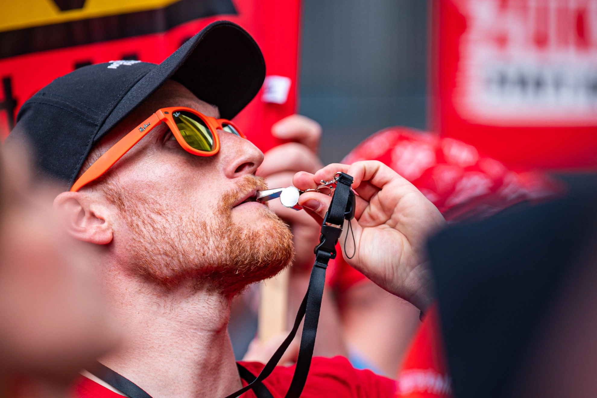 Beschäftigte von Thyssenkrupp demonstrieren in Essen am 23. Mai 2024 gegen das Vorgehen der Geschäftsführung beim geplanten Teilverkauf des Unternehmens.